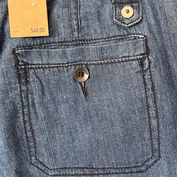 Lightweight DKNY SOHO jean shorts - Picture 3 of 6